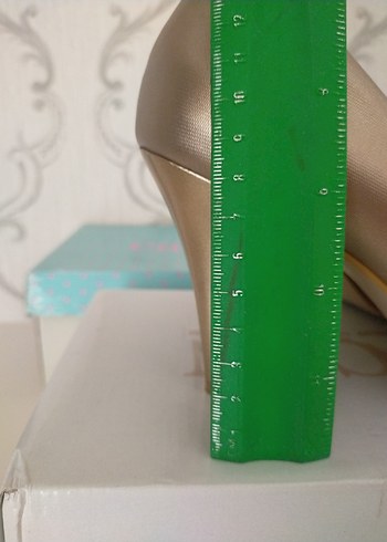39 Beden Gold/ dore stiletto