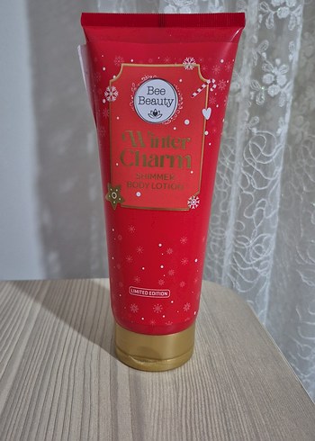 Bee Beauty Bee Beauty Winter Charm Simli Vücut Losyonu Le