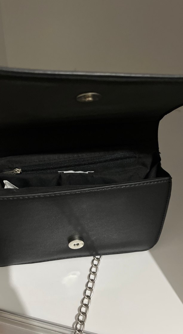 Zincir Detaylı Siyah Deri Yılan Desenli Çanta - Görsel 3