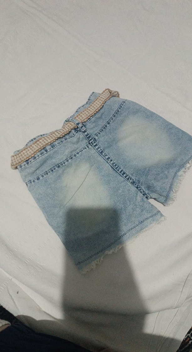 Nakışlı Mavi Kot Şort - Görsel 3