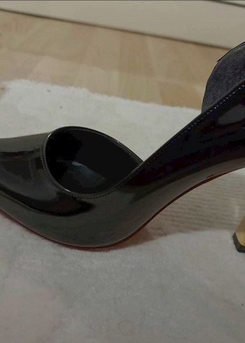 Siyah Rugan Stiletto Topuklu Kadın Ayakkabı