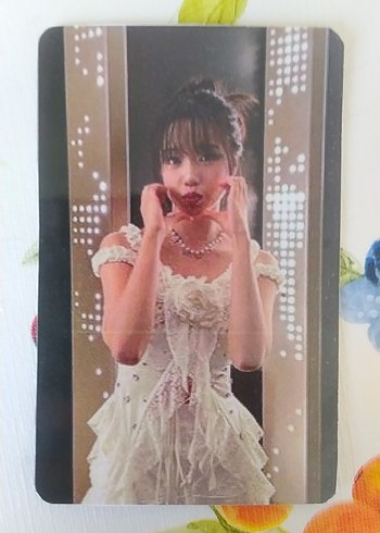 diğer Beden beyaz Renk Beyaz Parlak Baskılı Jo-Yuri (222numara) photocard