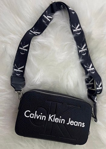 Calvin Klein Jeans Siyah Deri Çapraz Çanta