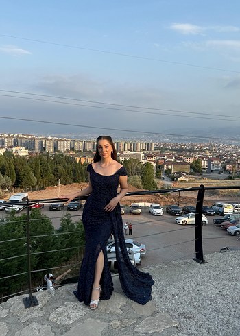 Siyah V Yakalı Uzun Drapeli Abiye Elbise
