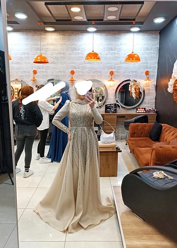 Uzun Kollu Altın Renk Boncuk İşlemeli Nişan Elbisesi - Görsel 3