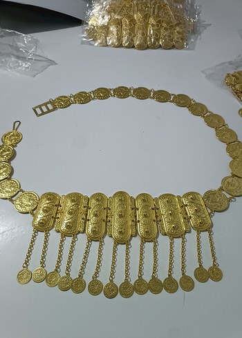 Zincir Detaylı Parlak Altın Kadın Kemer - Görsel 2