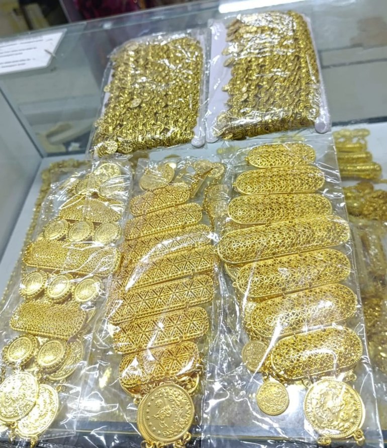 İşlemeli Altın Renkli Zincirli Kadın El Zinciri - Görsel 3