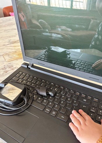 Lenovo Siyah Renkli Laptop Bilgisayar