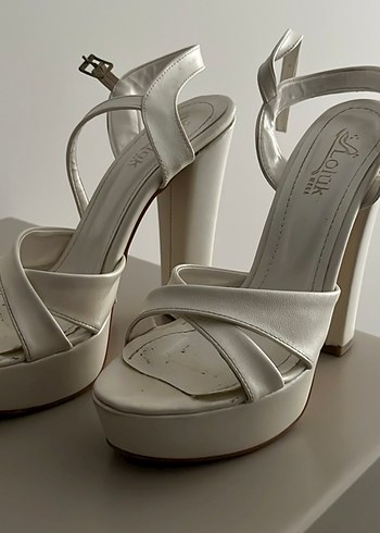 Beyaz Nakışlı Platform Topuklu Kadın Ayakkabı - Görsel 4