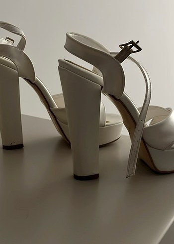 Beyaz Nakışlı Platform Topuklu Kadın Ayakkabı - Görsel 3