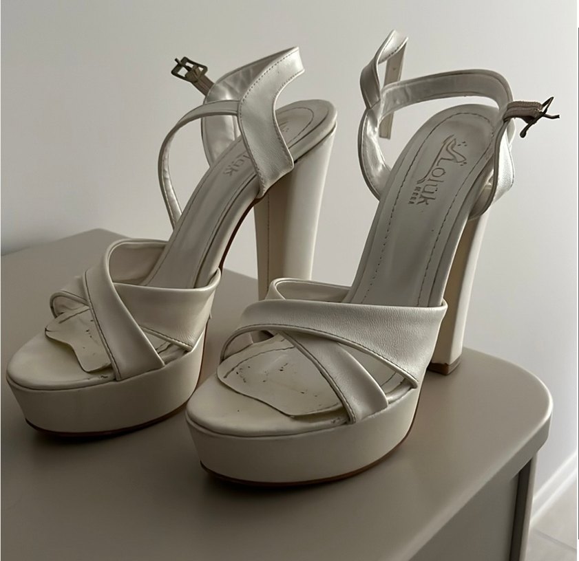 Beyaz Nakışlı Platform Topuklu Kadın Ayakkabı - Görsel 4