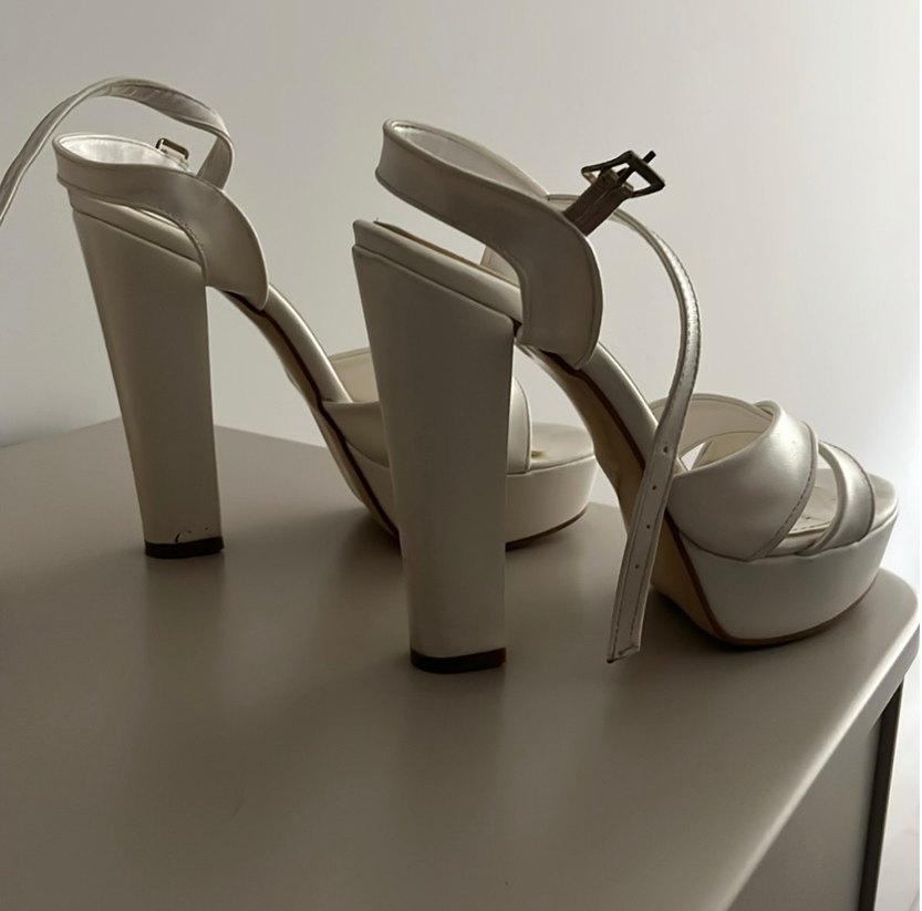 Beyaz Nakışlı Platform Topuklu Kadın Ayakkabı - Görsel 3