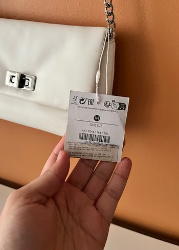 Bershka Zincir Detaylı Beyaz Deri Kadın Çanta - Görsel 4