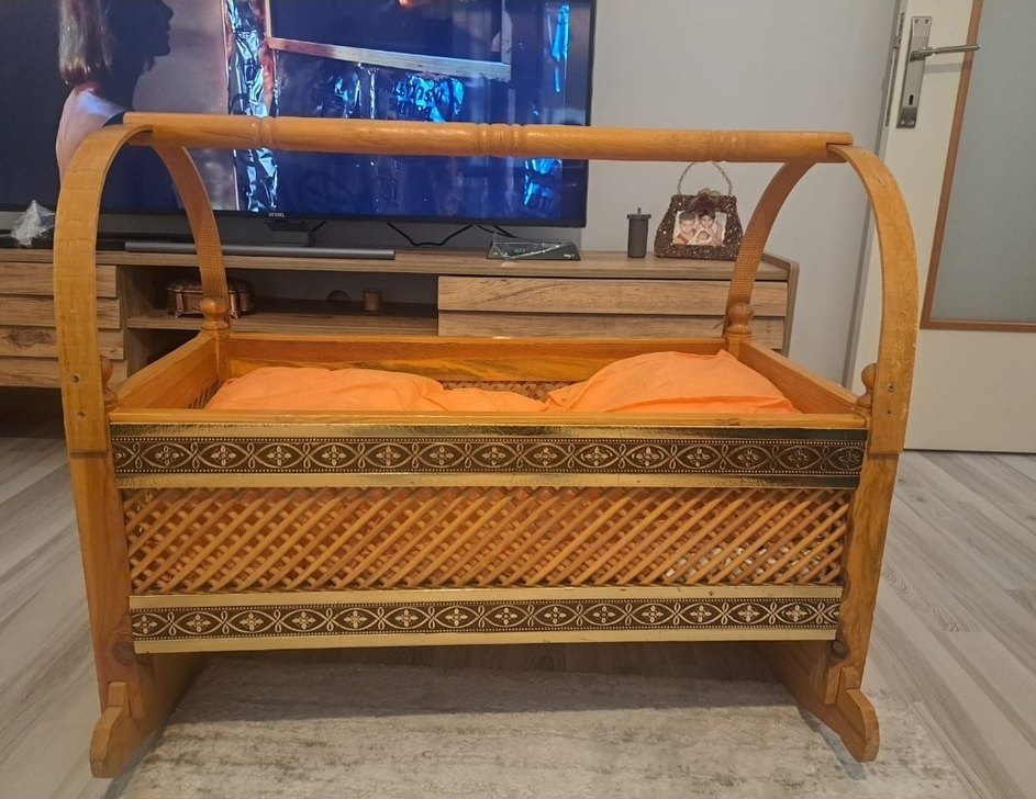 Parlak Altın Renkli Beşik - Görsel 5