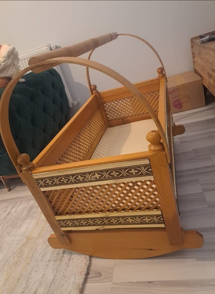 Parlak Altın Renkli Beşik - Görsel 4