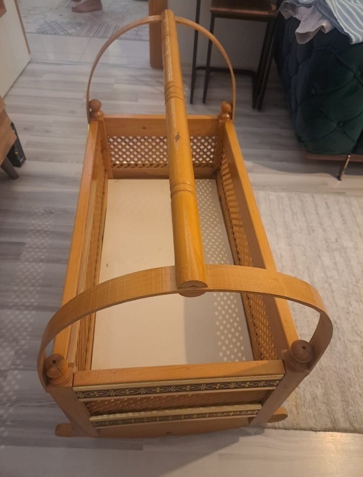 Parlak Altın Renkli Beşik - Görsel 2