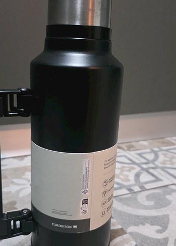 Stanley Siyah Parlak Klasik Termos 1.9L - Görsel 2