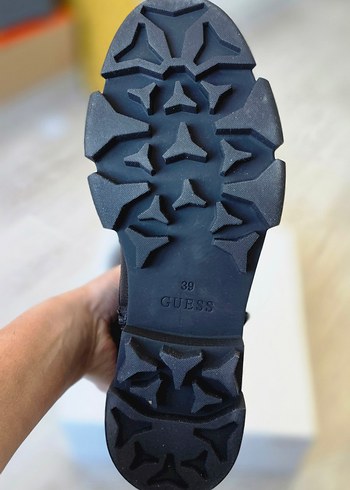 #GUES Siyah Deri Yüksek Topuklu Kemerli Bot - Görsel 2