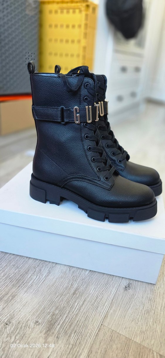 #GUES Siyah Deri Yüksek Topuklu Kemerli Bot - Görsel 3