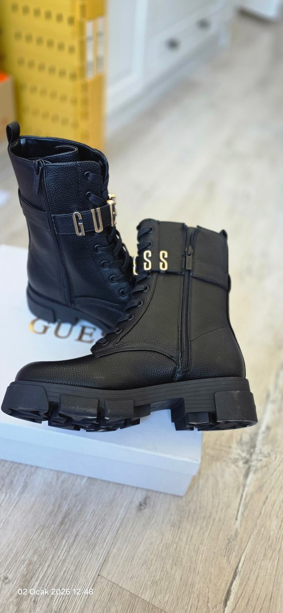 #GUES Siyah Deri Yüksek Topuklu Kemerli Bot - Görsel 4