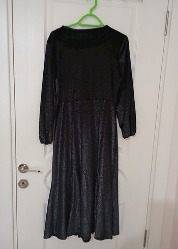 Siyah Parlak Uzun V Yaka Gotik Elbise - Görsel 5