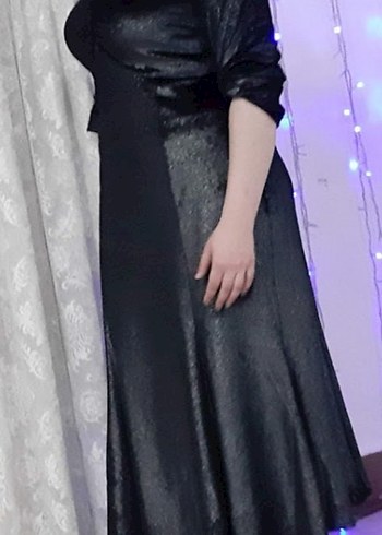 Siyah Parlak Uzun V Yaka Gotik Elbise - Görsel 2