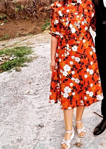 Turuncu Çiçek Desenli Uzun Kadın Elbise - Görsel 2