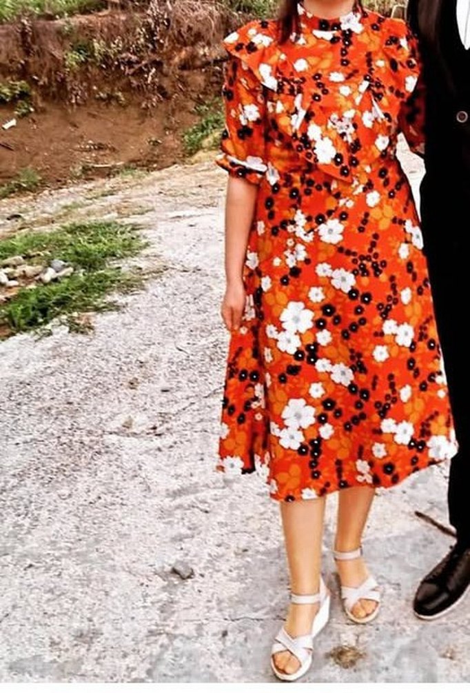 Turuncu Çiçek Desenli Uzun Kadın Elbise - Görsel 2