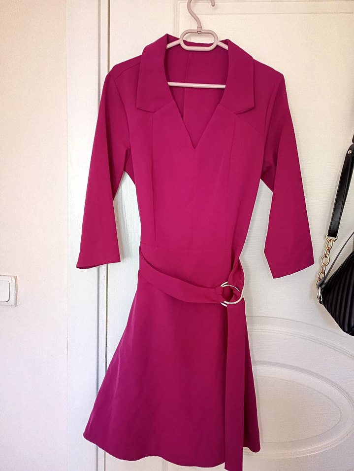 Mor V Yaka Kemerli Midi Elbise - Görsel 4