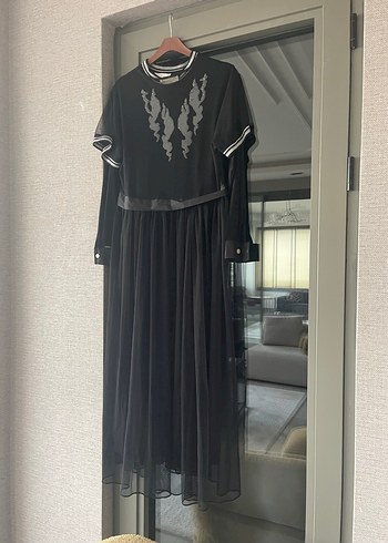 Nakış Detaylı Siyah Uzun Kollu Uzun Elbise - Görsel 2