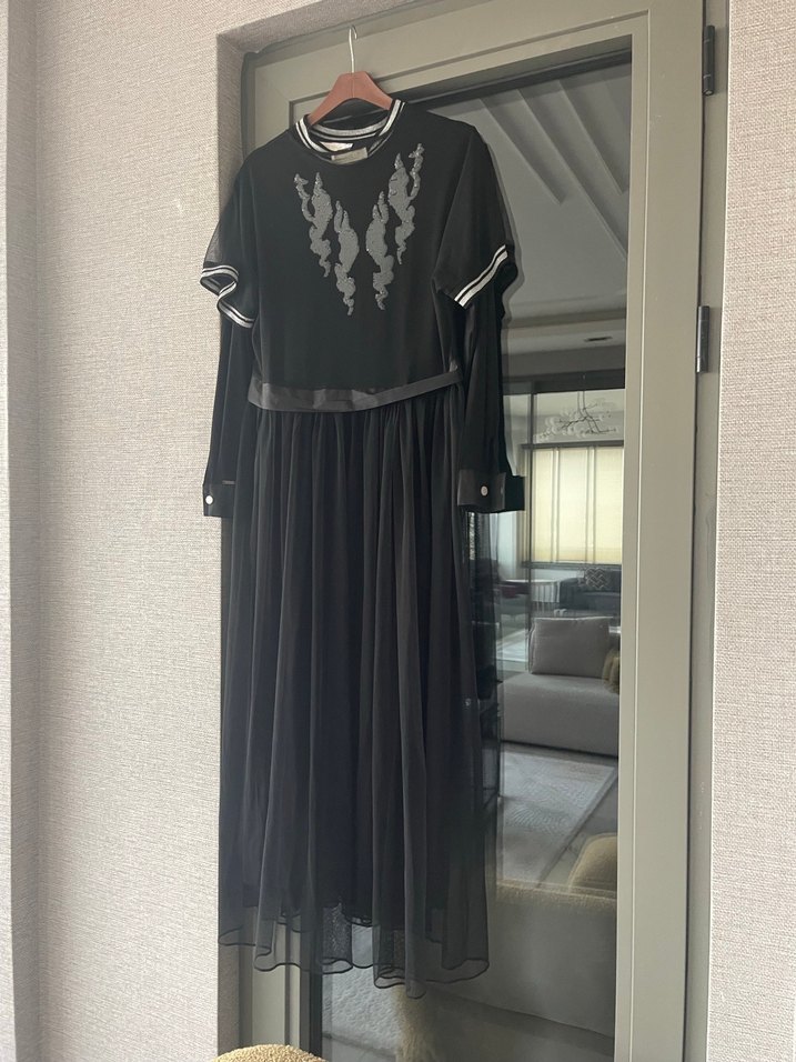 Nakış Detaylı Siyah Uzun Kollu Uzun Elbise - Görsel 2