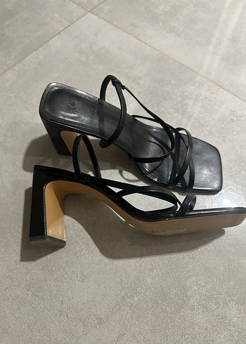 H&M Klasik Siyah Kalın Topuklu Kadın Sandalet