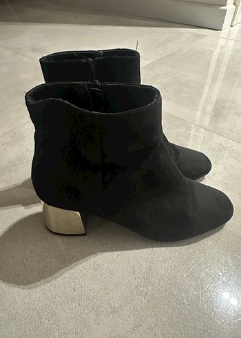 38 Beden Siyah Süet Blok Topuklu Kadın Bot