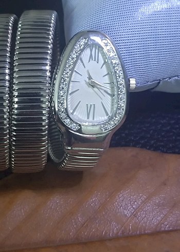 Bvlgari Yılan Model Taşlı Kemerli Gri Kadın Kol Saati - Görsel 5