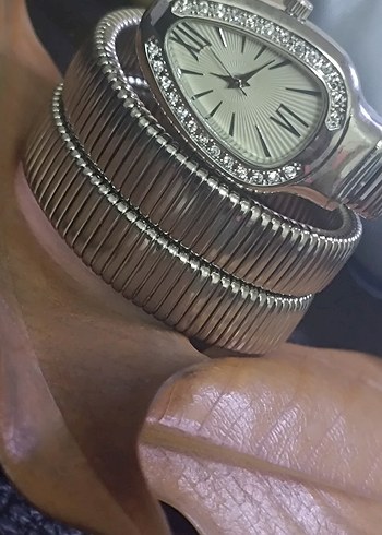 Bvlgari Yılan Model Taşlı Kemerli Gri Kadın Kol Saati - Görsel 2