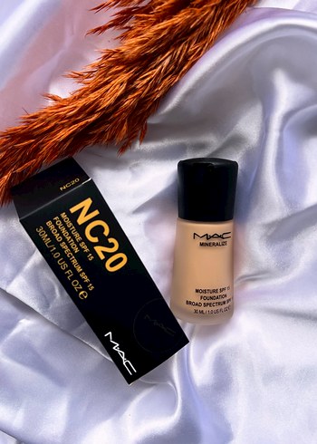 MAC NC20 Mineralize Likit Fondöten