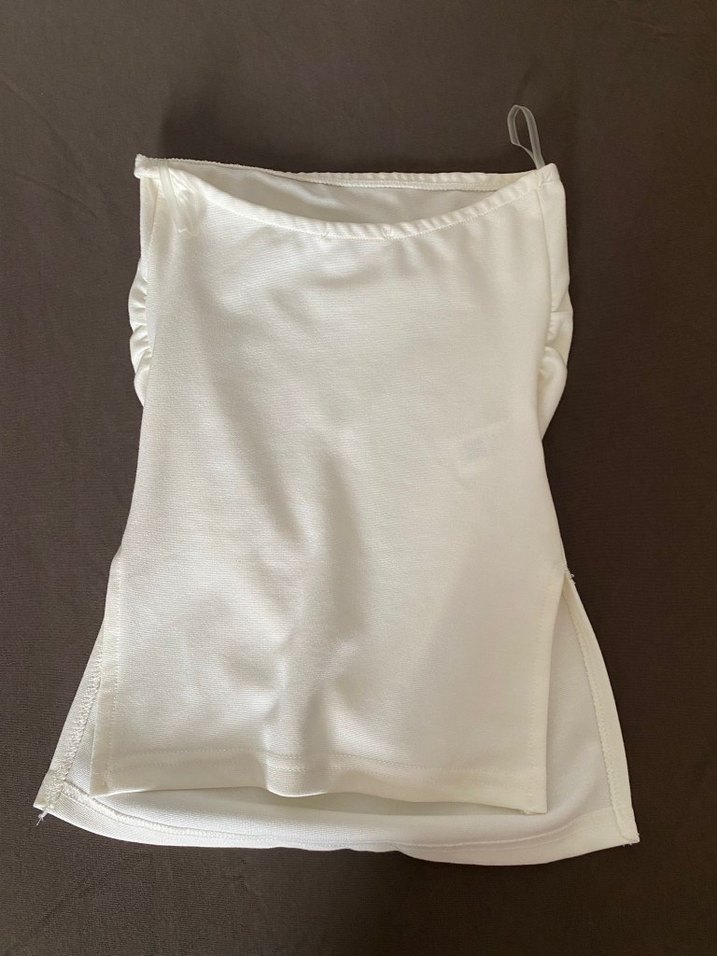 Beyaz Straplez Yandan Hafif Dekolteli Üst - Görsel 2