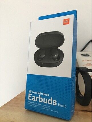 Earbuds sadece siyah kutu var kulaklıklar kayıp