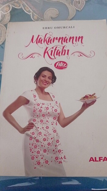 Makarnanın Kitabı - Ebru Omurcalı