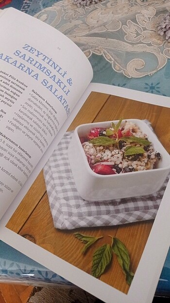  Beden Makarnanın Kitabı - Ebru Omurcalı
