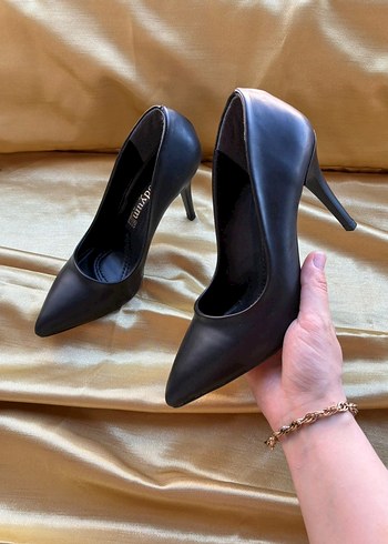 Siyah Stiletto Topuklu Kadın Ayakkabı
