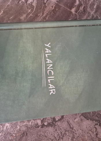  Beden Renk Yalancılar ve Yabancılar - Emre Gül