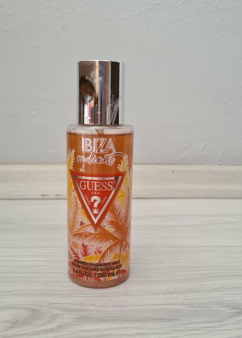 GUESS ibiza body sprey