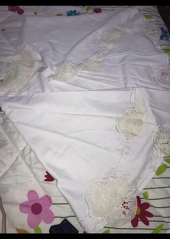 Beyaz kenarı dantel mutfak takımı