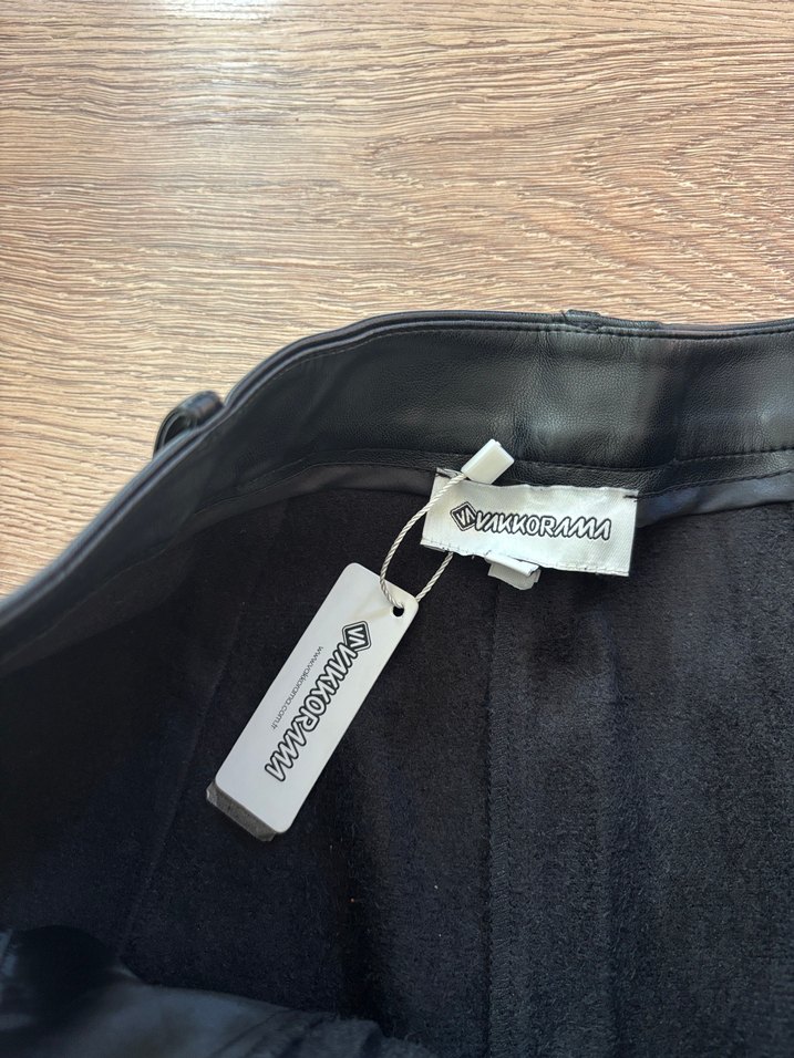 Vakkorama Siyah Deri Mini Şort - Görsel 4