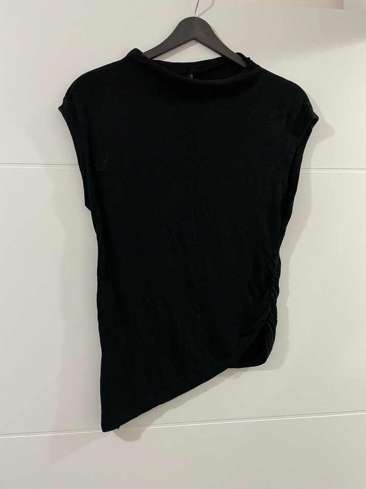 Siyah Kolsuz asimetrik kesim tişört - Görsel 2