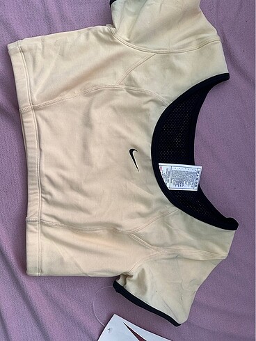 Nike crop
