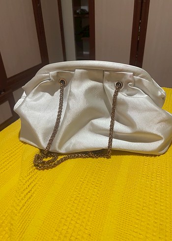 Diğer Zincir Detaylı Beyaz Kadın Çanta
