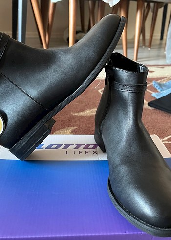 40 Beden LCW Siyah Tokalı Kadın Bot
