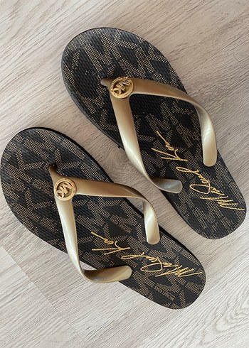Michael Kors parmak arası terlik